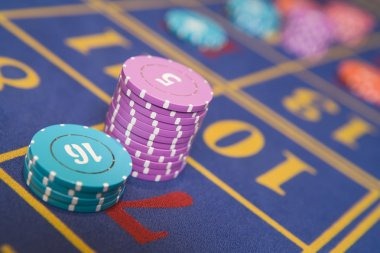 Mobile app interface showing live games and sports markets
